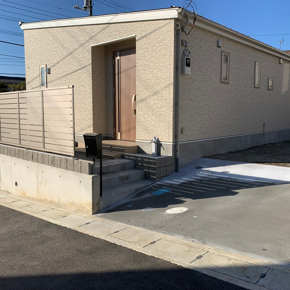 施工後～ブロック積み,フェンス取付け,階段造作,駐車場土間,ポストなど