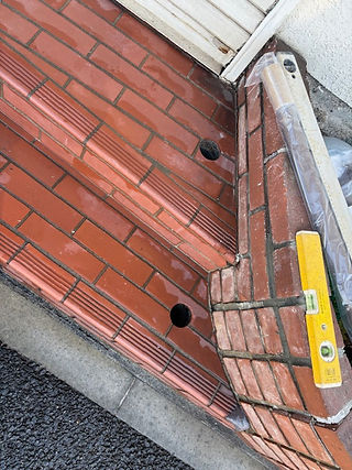 藤沢市の手すり取付け工事施工中