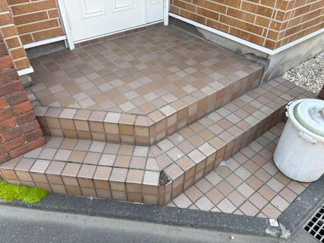 タイル補修施工前_藤沢市