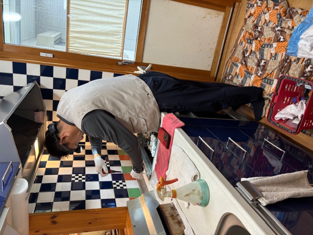 ビルトインコンロ取替え施工中_横浜市戸塚区