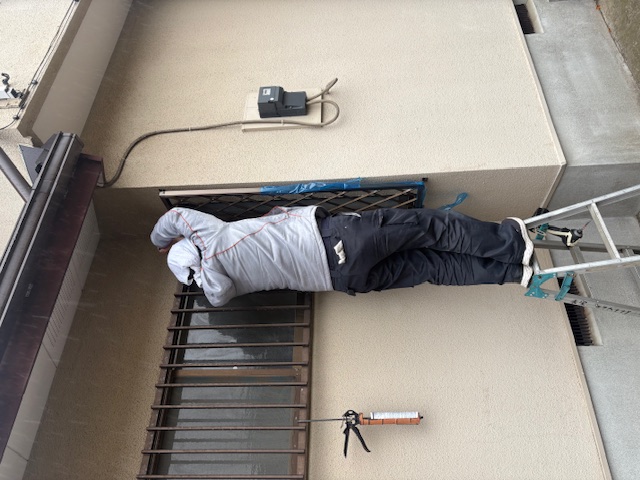 横浜市戸塚区の面格子取付け施工中