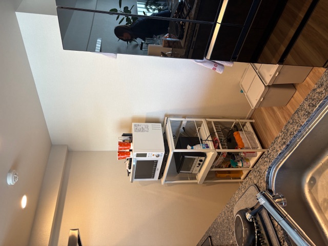 茅ケ崎市の背面収納(カップボード)取付けとクロス貼り替えのリフォーム施工前