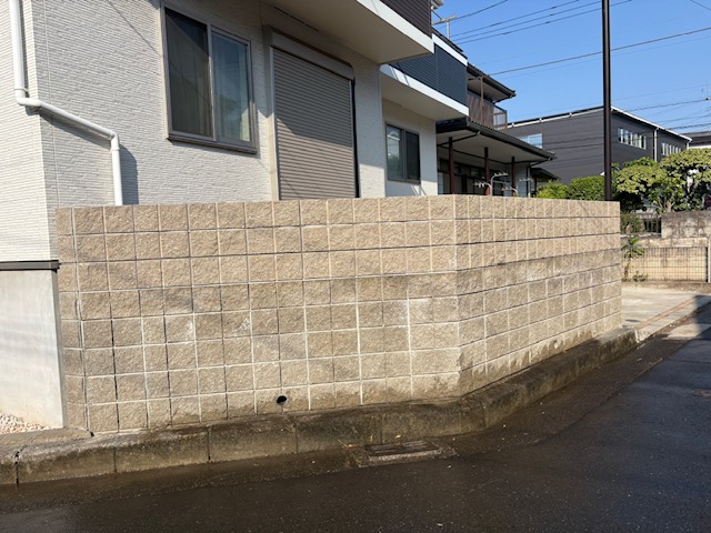 ブロック積み施工中_外構工事横浜市泉区