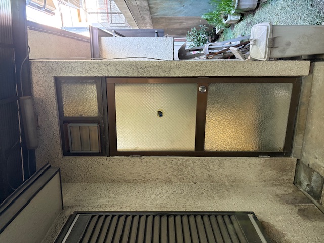 勝手口取替え施工前_藤沢市