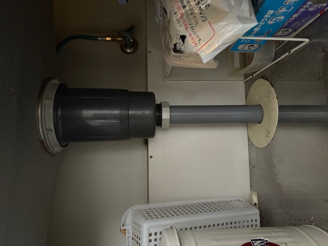 茅ケ崎市のリフォーム、キッチン排水取替え施工前の様子