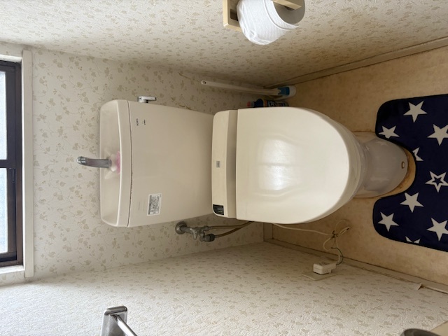 トイレ取替えとクロス・CF取替え施工前_横浜市戸塚区