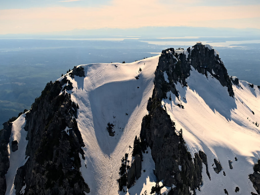 A photo of the summit of Mt. Pilchuck and the Gunsight Couloir filled with snow