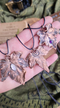 Thumbnail: Ivy leaf in copper