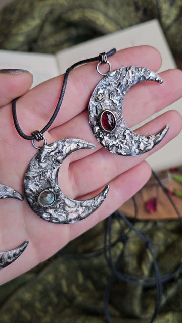 Thumbnail: Moon necklace with stone