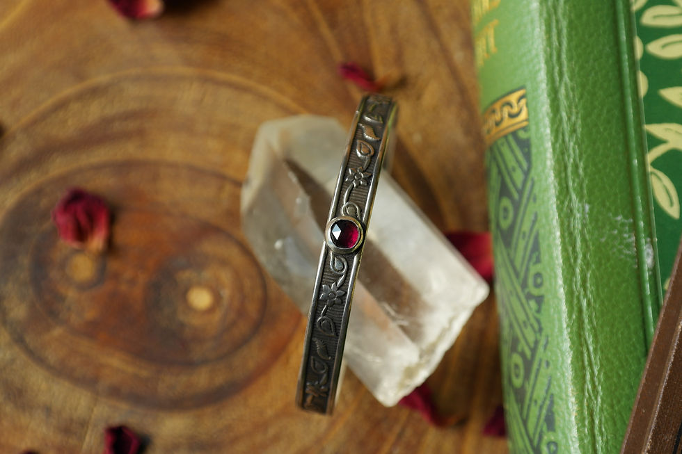 Thumbnail: Silver bracelet with garnet
