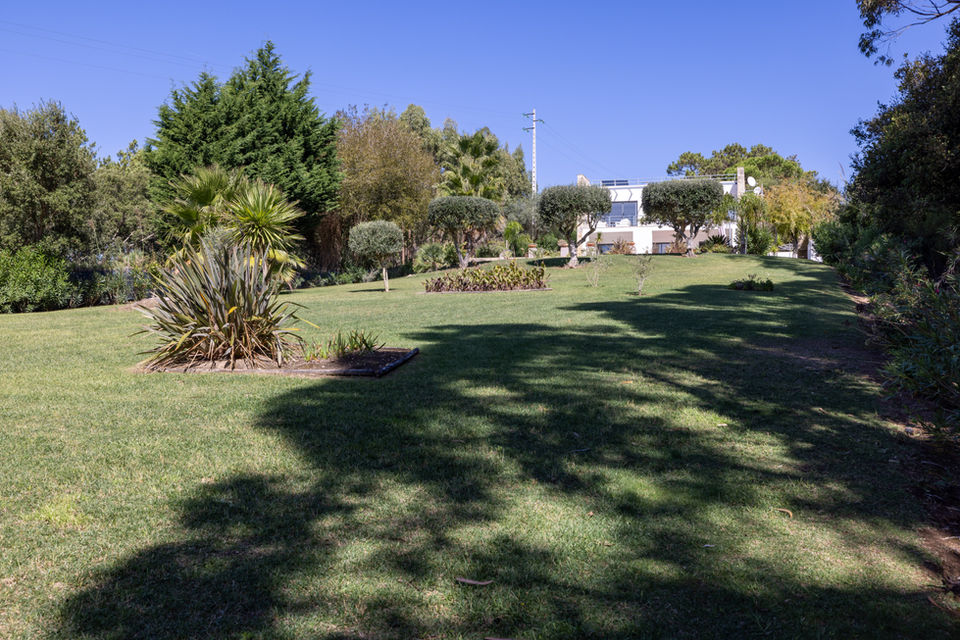 Villa avec grand jardin et piscine