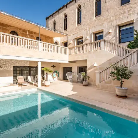 Villa de luxe Sa Capella à Mahón, ancienne chapelle rénovée à Minorque avec piscine et jacuzzi