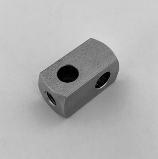 Doppelter Befestigungsblock aus Metall, zwei Löcher