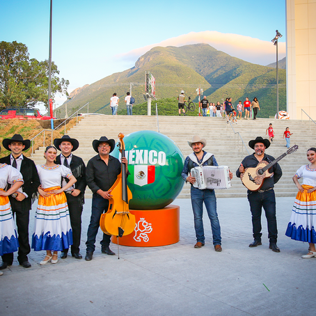 Celebran Día del Padre en Pabellón Cultural NL en Parque del Agua