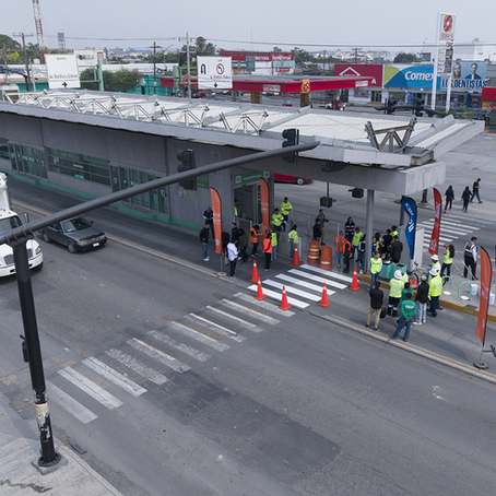 Gobierno de NL y CEMEX concluyen primera etapa de rehabilitación de cruces peatonales en estaciones de Ecovía