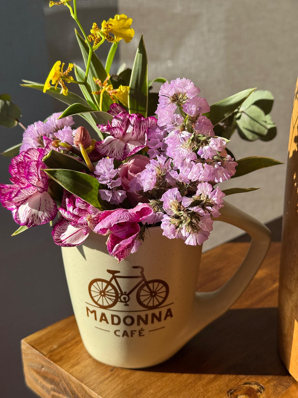 Buque de Flores do Madonna Café em Alphaville