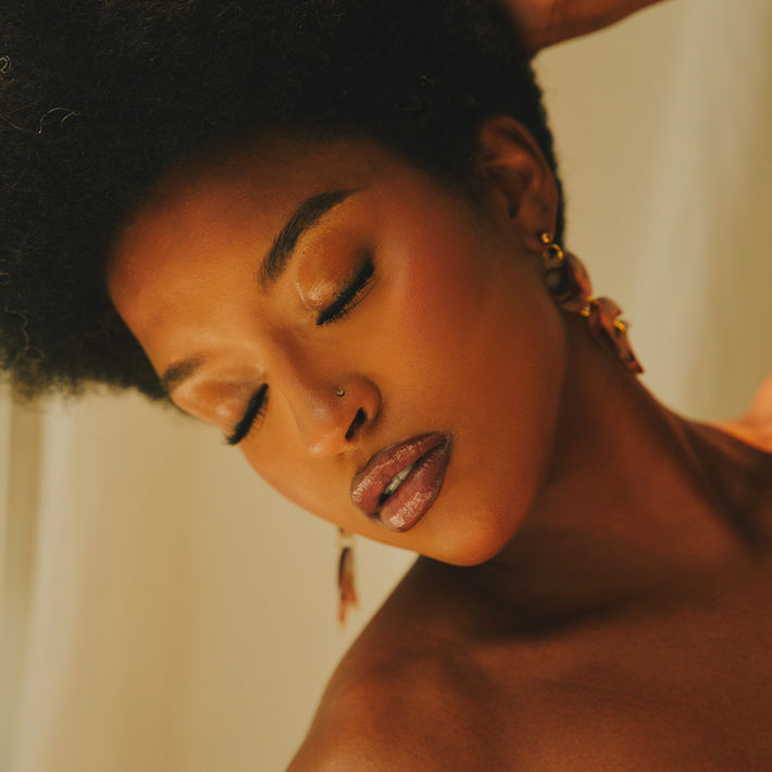 model posing with natural hair