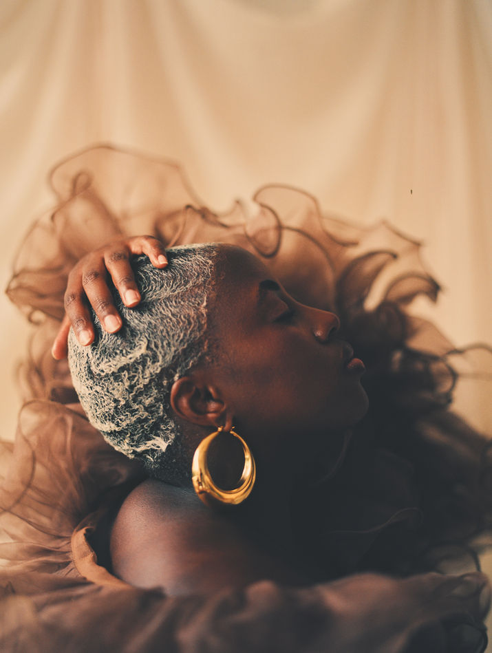 Model rocking natural hairstyle