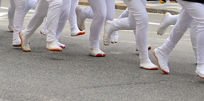 だんじりを曳く人