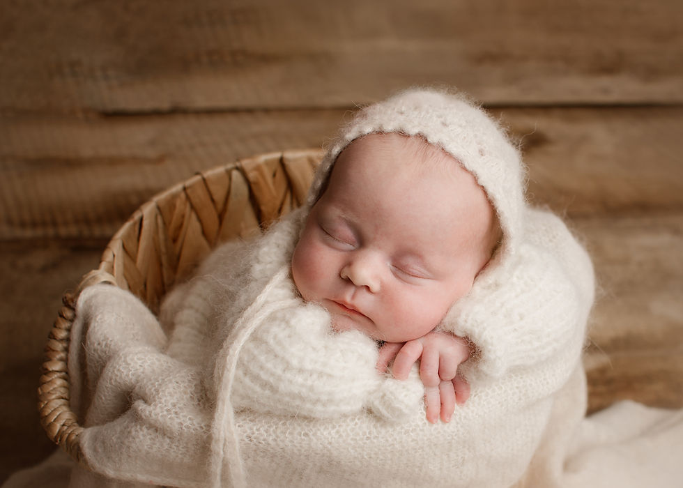 Relaxed Tips for Newborn Photoshoots: Capturing Calm and Beautiful Moments