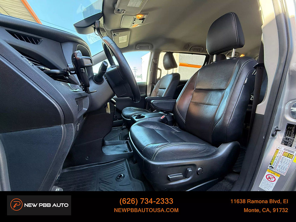 縮圖：2018 Toyota Sienna SE Minivan 4D