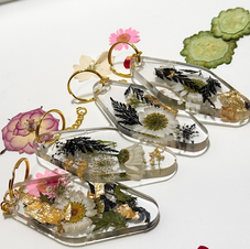 Four-Pressed Flower Resin Keychain, Botanical Gift for Women, Gold Hardware, Nature Keyring, Handmade Christian Gift