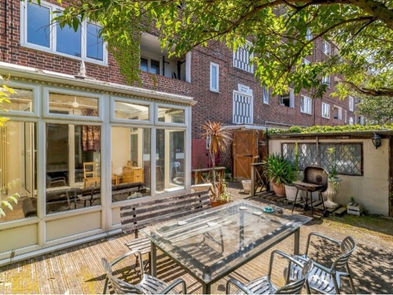 Revamped Modern-style Lateral Apartment in Central London