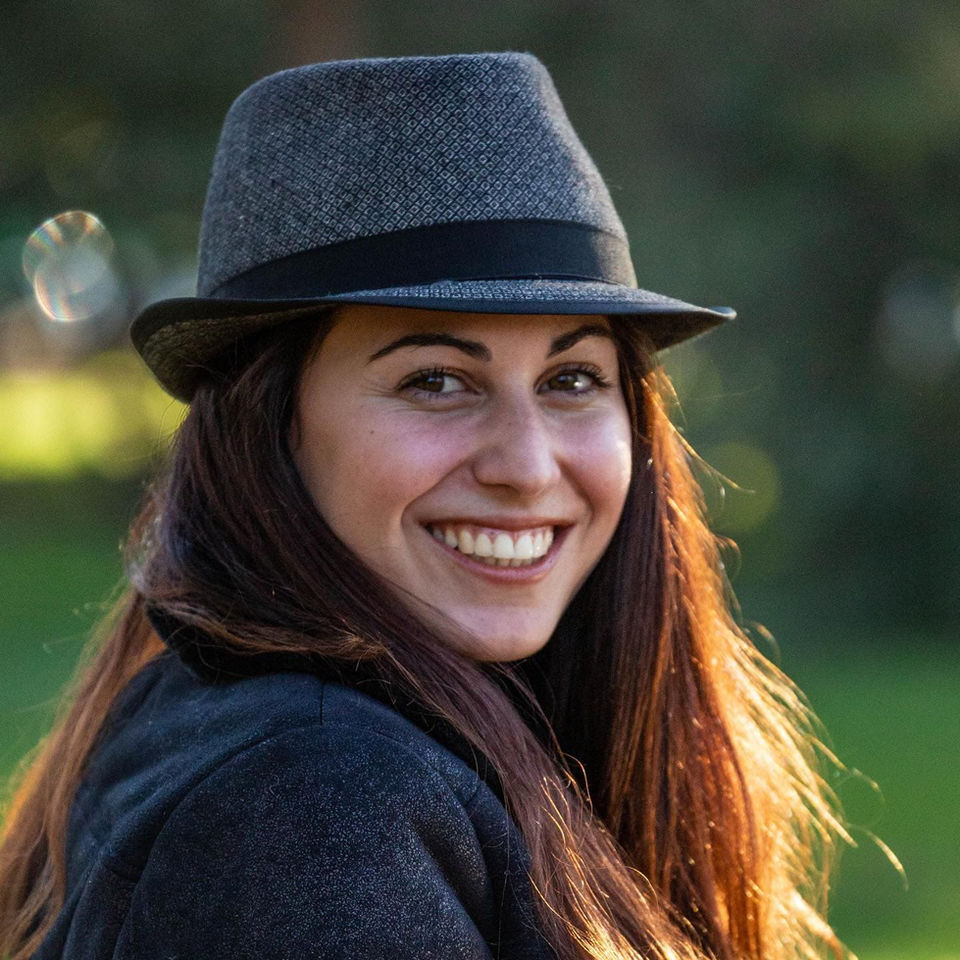 Dettaglio della trama di un cappello estivo in carta tessile, produzione Bao Hats.