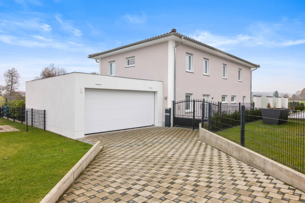 NPSFilm-moderne-außensicht-immobilien-fotografie-augsburg_14.webp