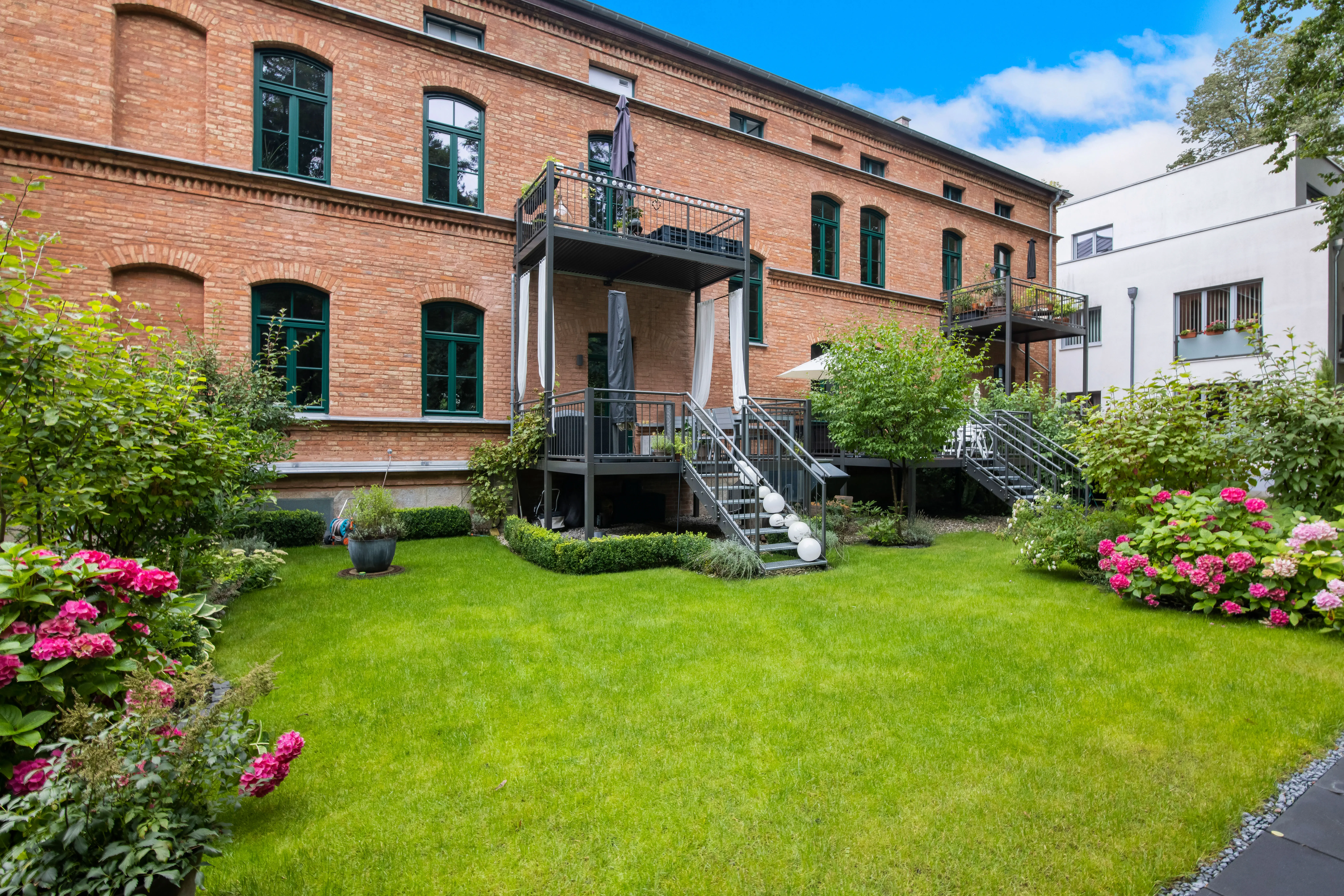NPSFilm-moderne-außenansicht-immobilien-fotografie-augsburg_16.webp