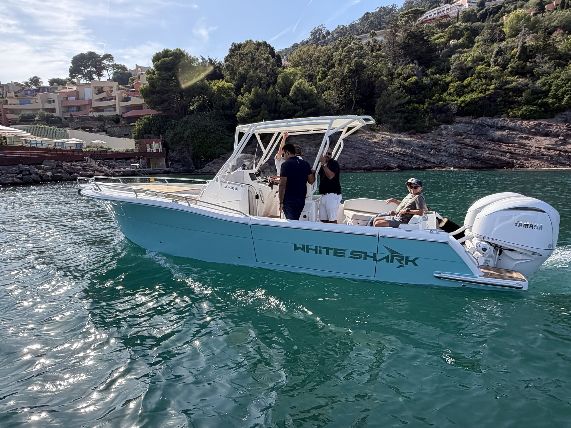 White Shark 280 CC — A day afloat