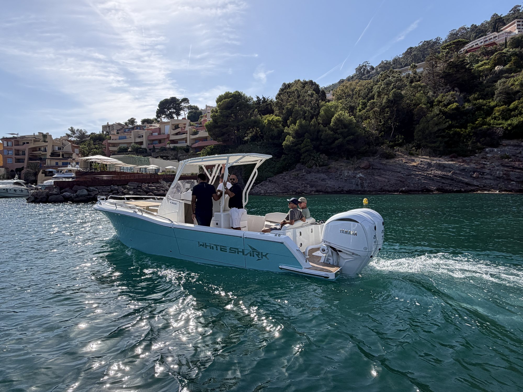 White Shark 280 CC — A day afloat