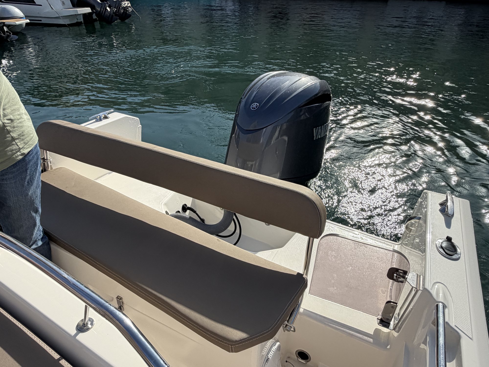 White Shark 190 CC — Cockpit seating detail