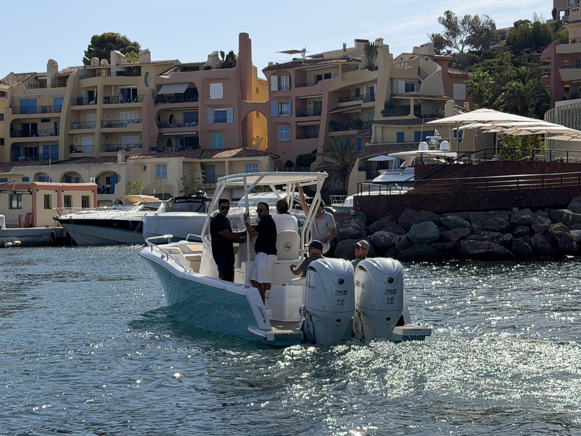 White Shark 280 CC — A day afloat