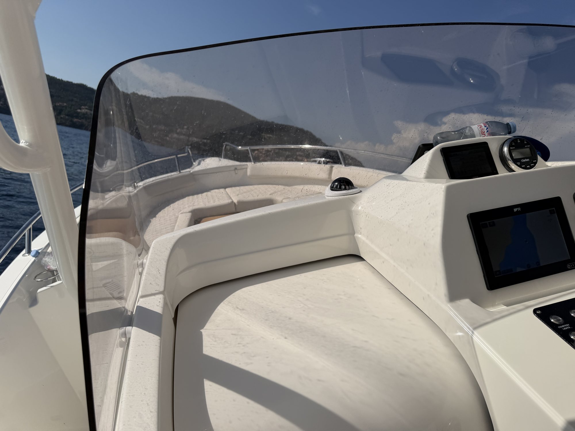 White Shark 280 CC — Comfort and layout