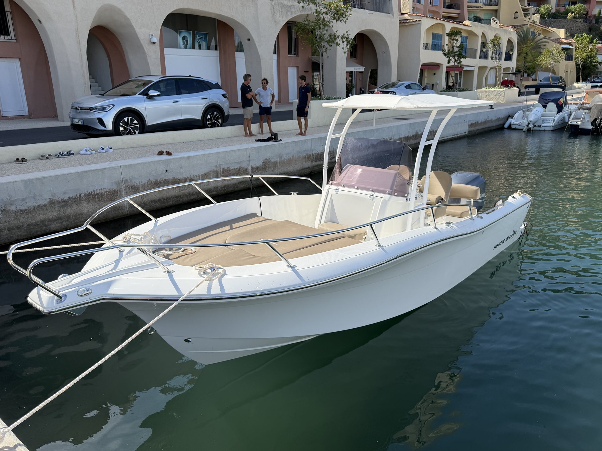 White Shark 230 CC — A day afloat