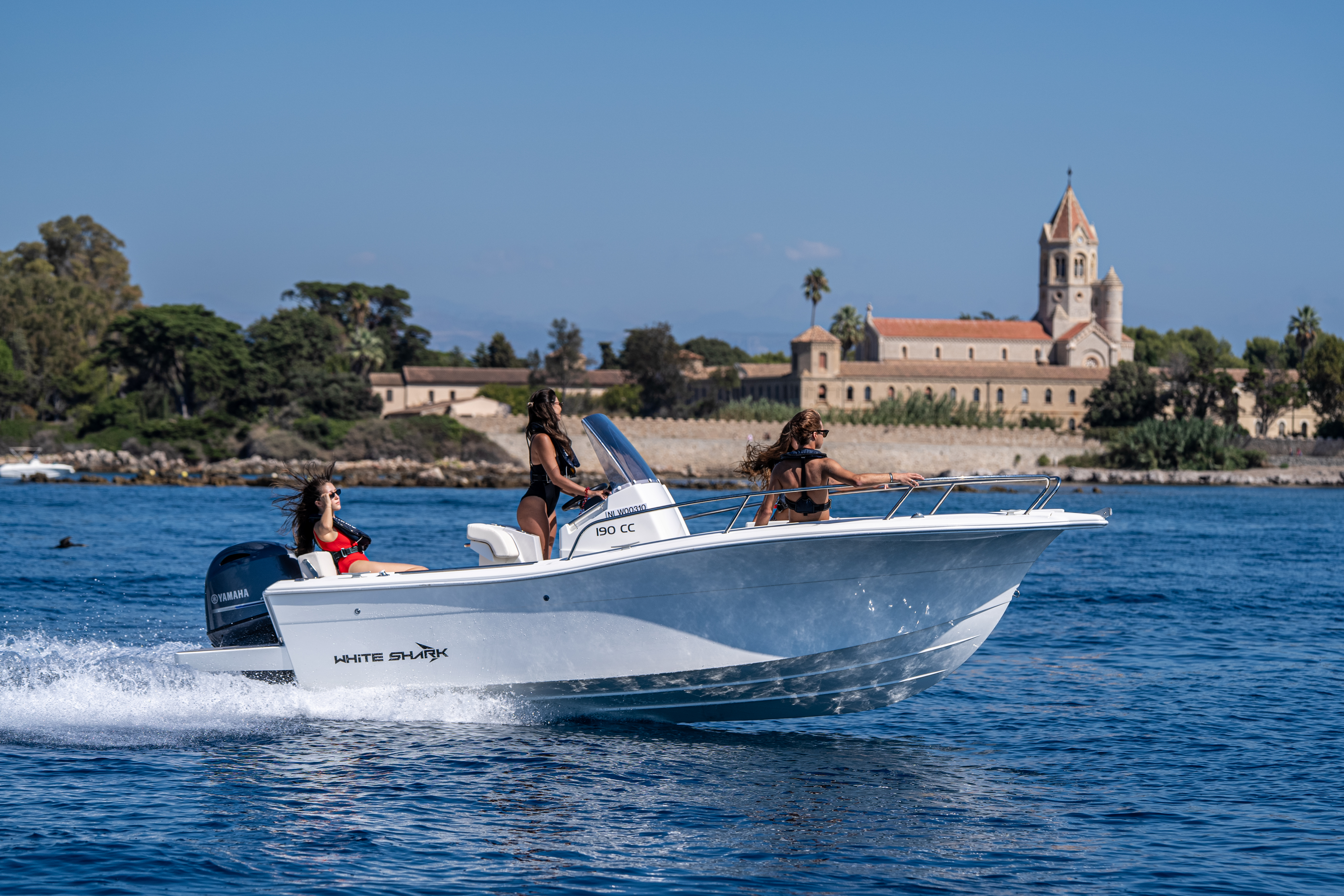 White Shark 190 CC moving through coastal water