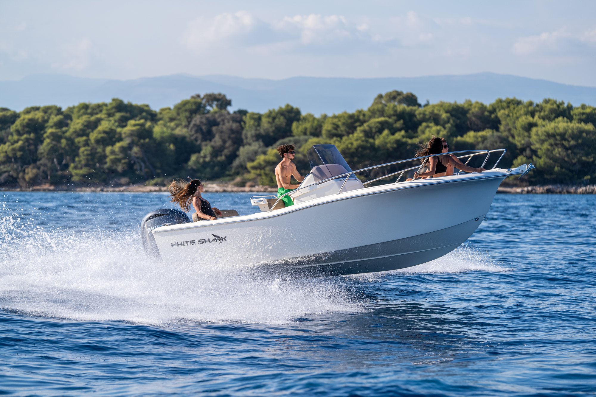 White Shark 210 CC — Coastal cruising