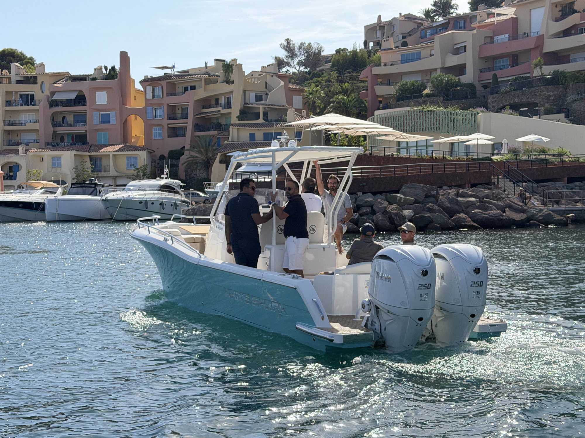 White Shark 280 CC — A day afloat