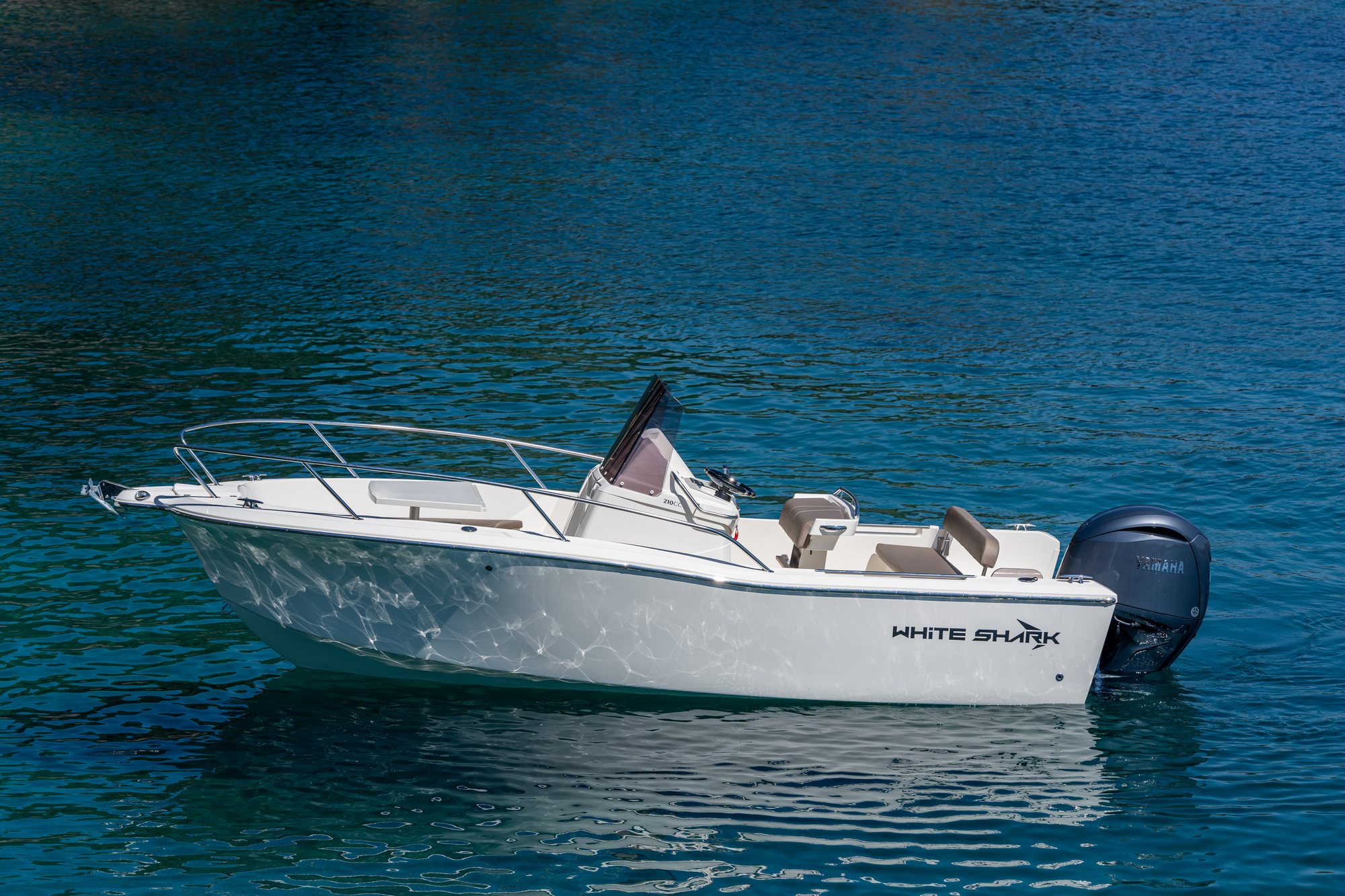 White Shark 210 CC — On the water