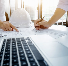 reuniao-de-engenheiro-para-projeto-arquitetonico-trabalhando-com-parceiro (1).jpg