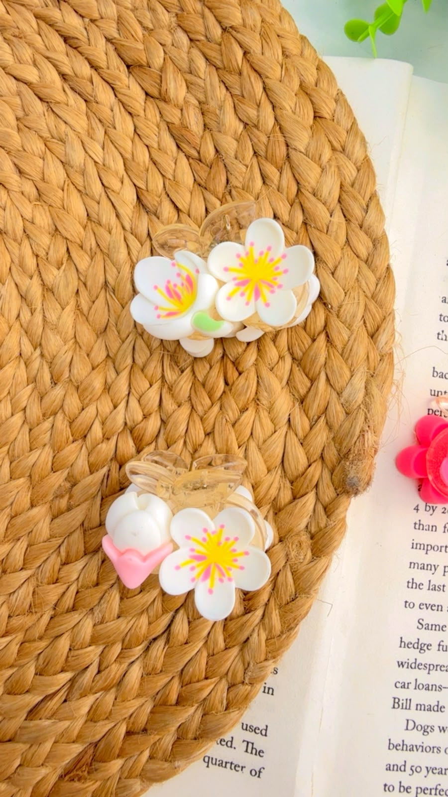 Thumbnail: Lilly mini hair claw