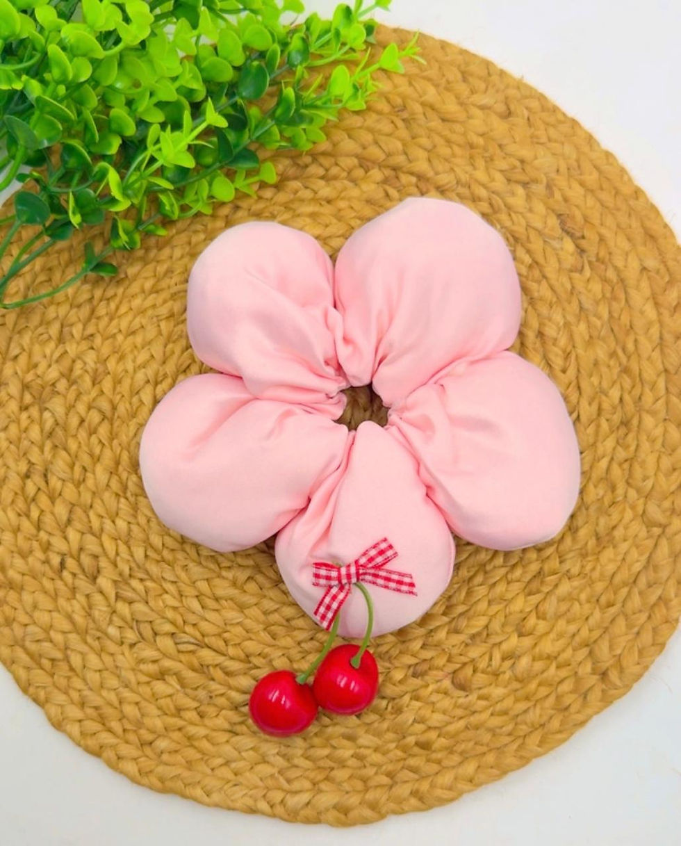 Thumbnail: Puffer flower scrunchie 