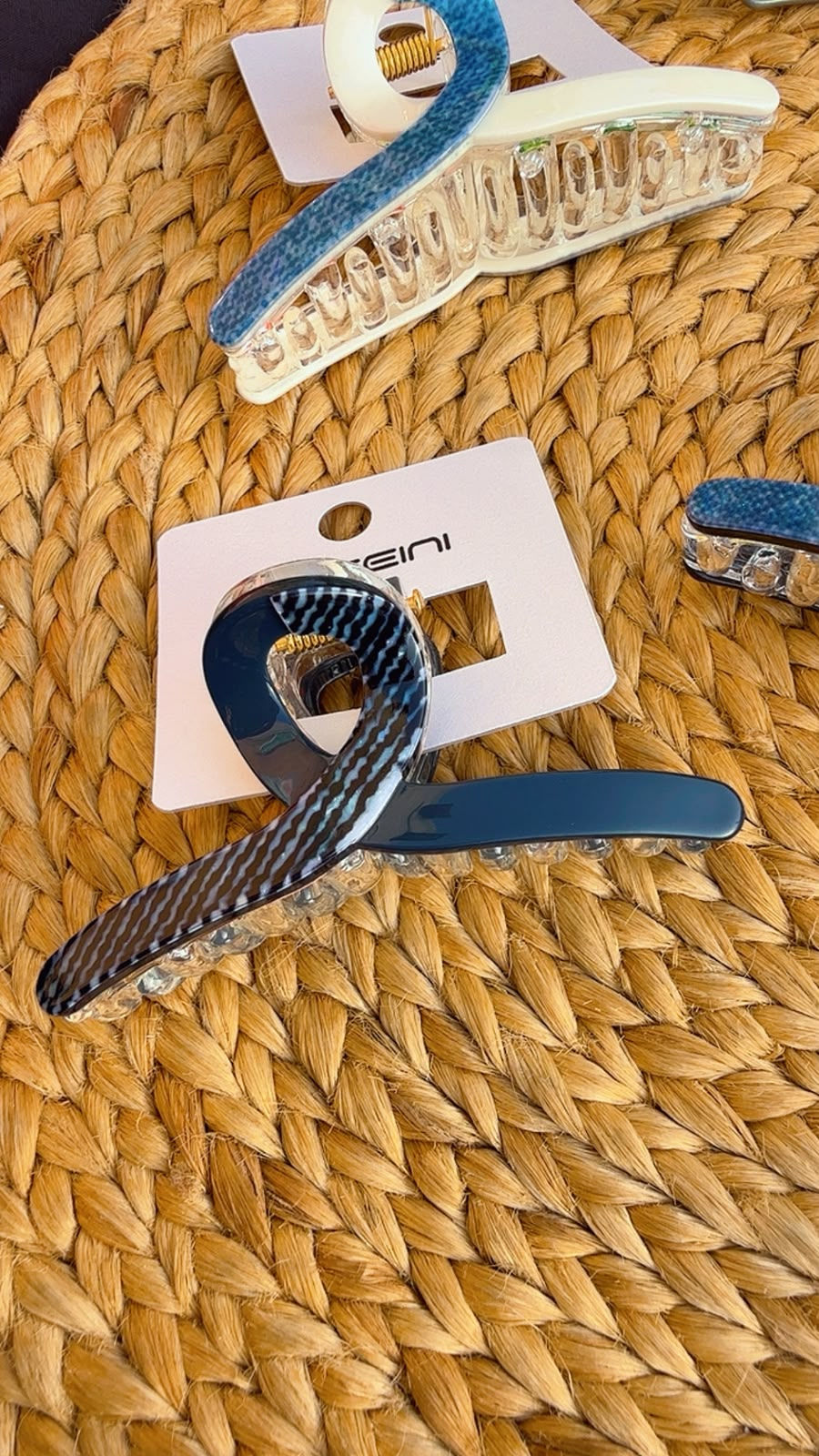 Thumbnail: Denim look infinity hair claw