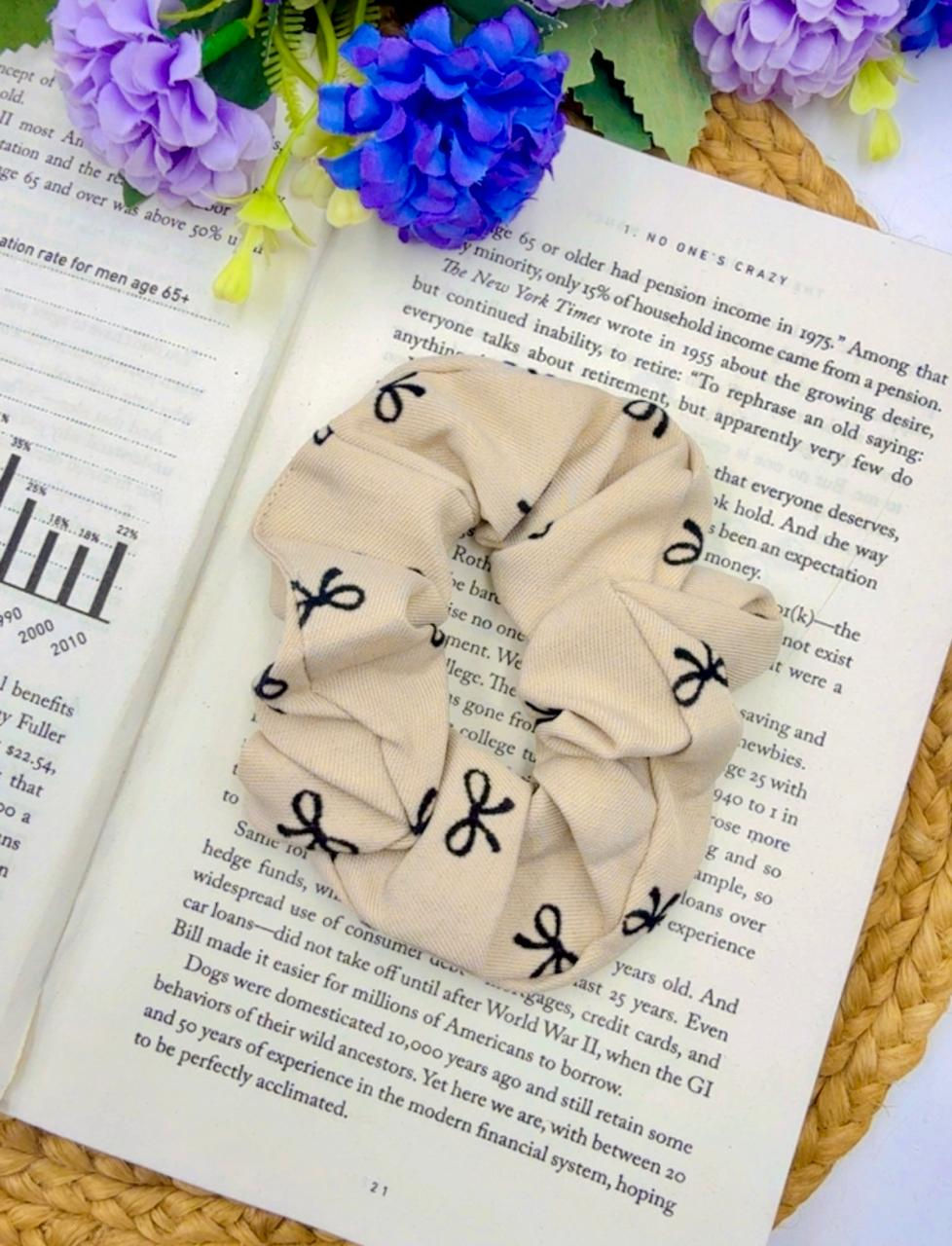 Thumbnail: Bow print soft fabric scrunchie 