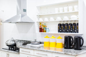 V1709 Kitchen 14.jpg