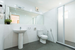 V1709 Bathroom 3-1.jpg