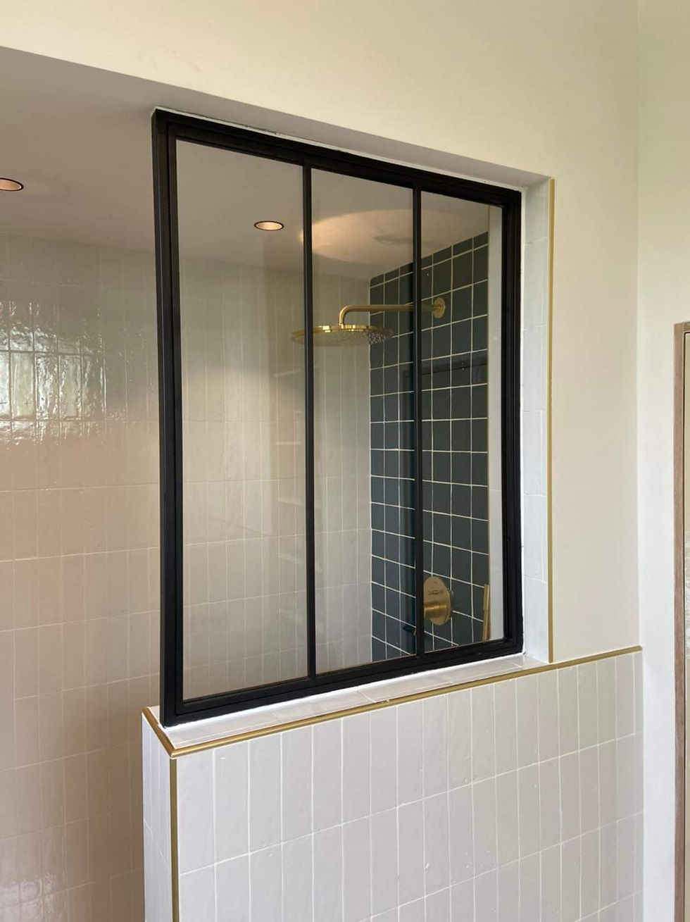 Paroi de douche sur muret