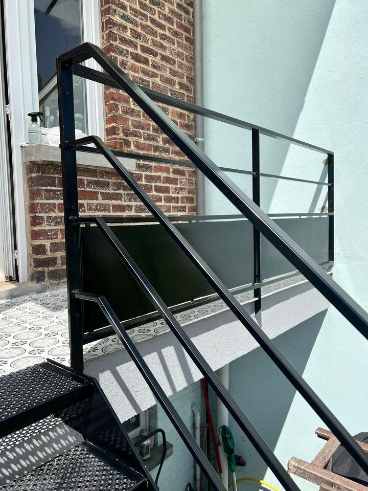 Garde-corps avec partie basse tôlée