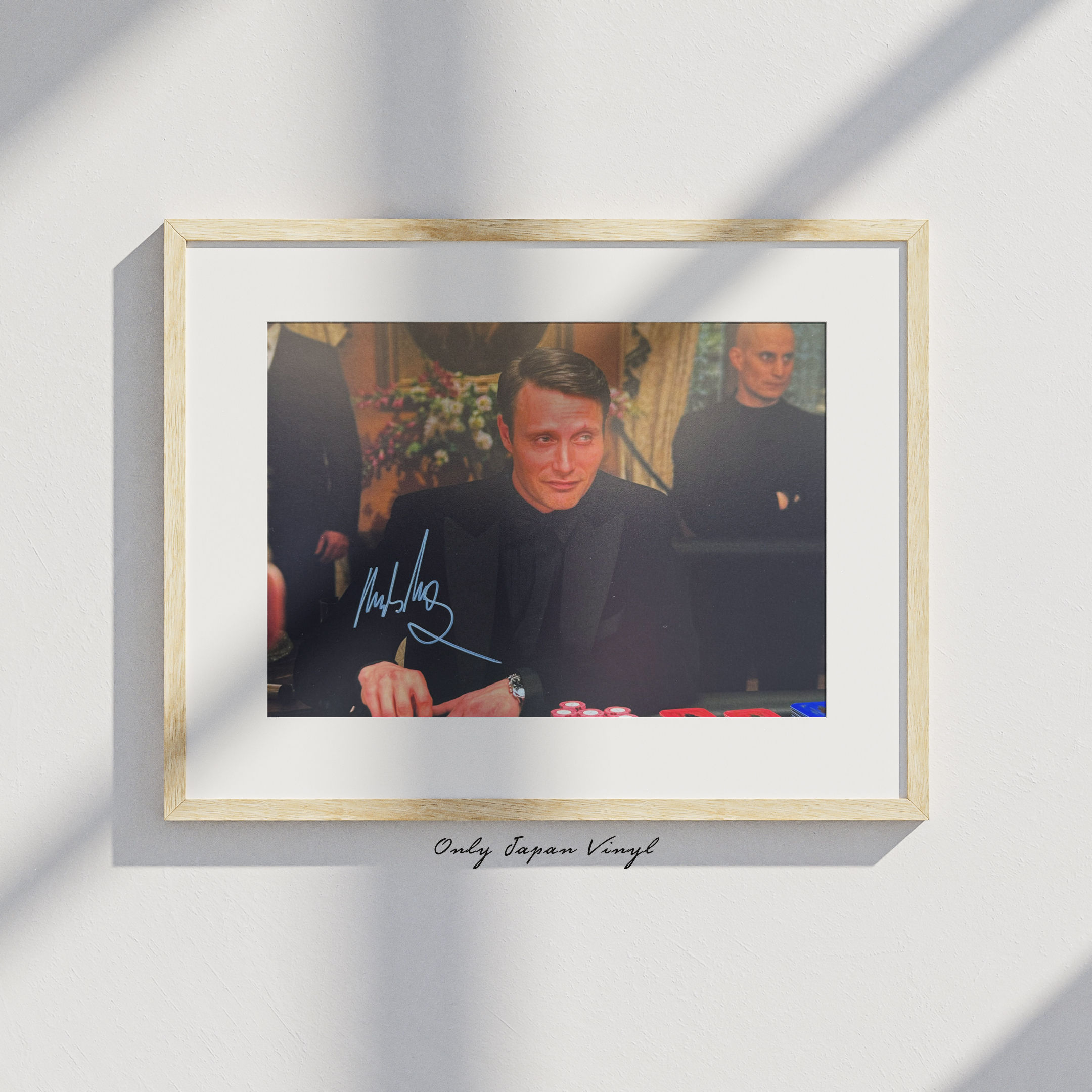 Mads Mikkelsen 20x30 cm Boyutunda El İmzalı Fotoğraf (Ömür Boyu COA)